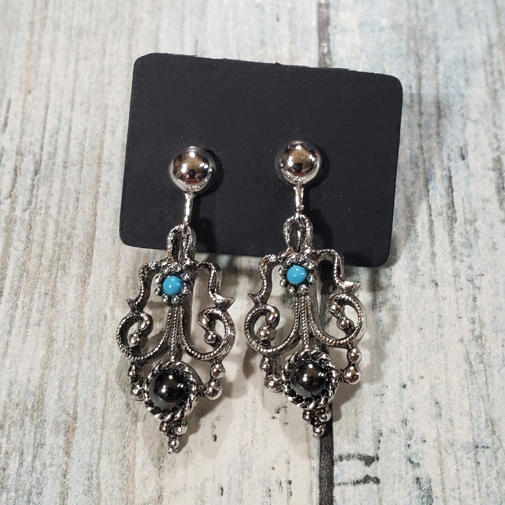 🎉HP🎉Avon Necklace and Earrings Set. - Picture 10 of 14